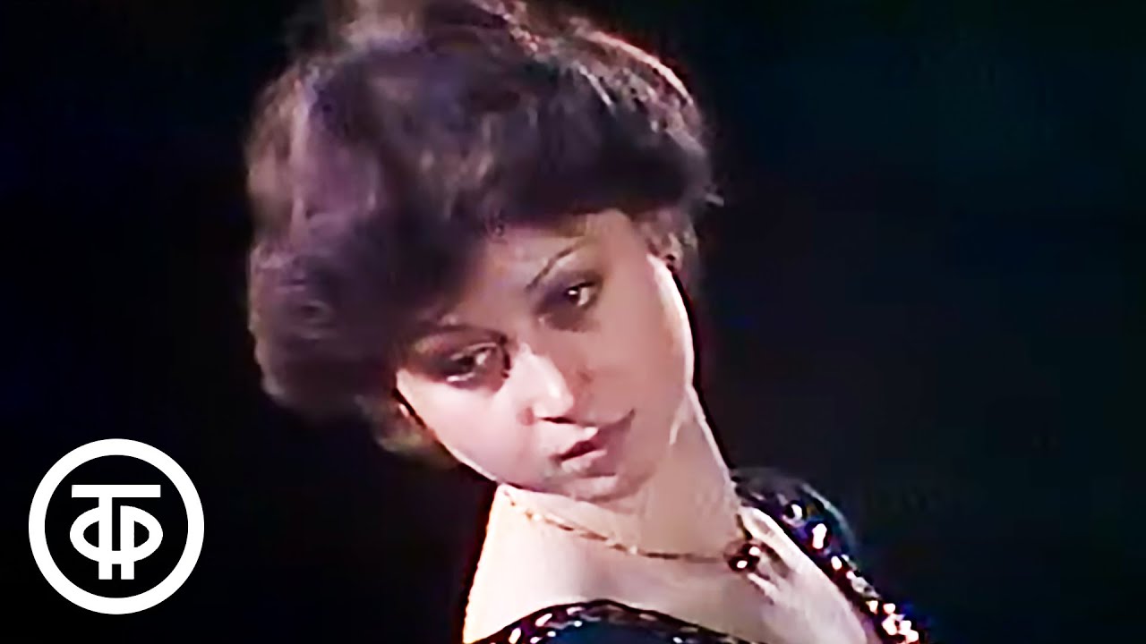 На льду Елена Водорезова. Показательное выступление (1982)