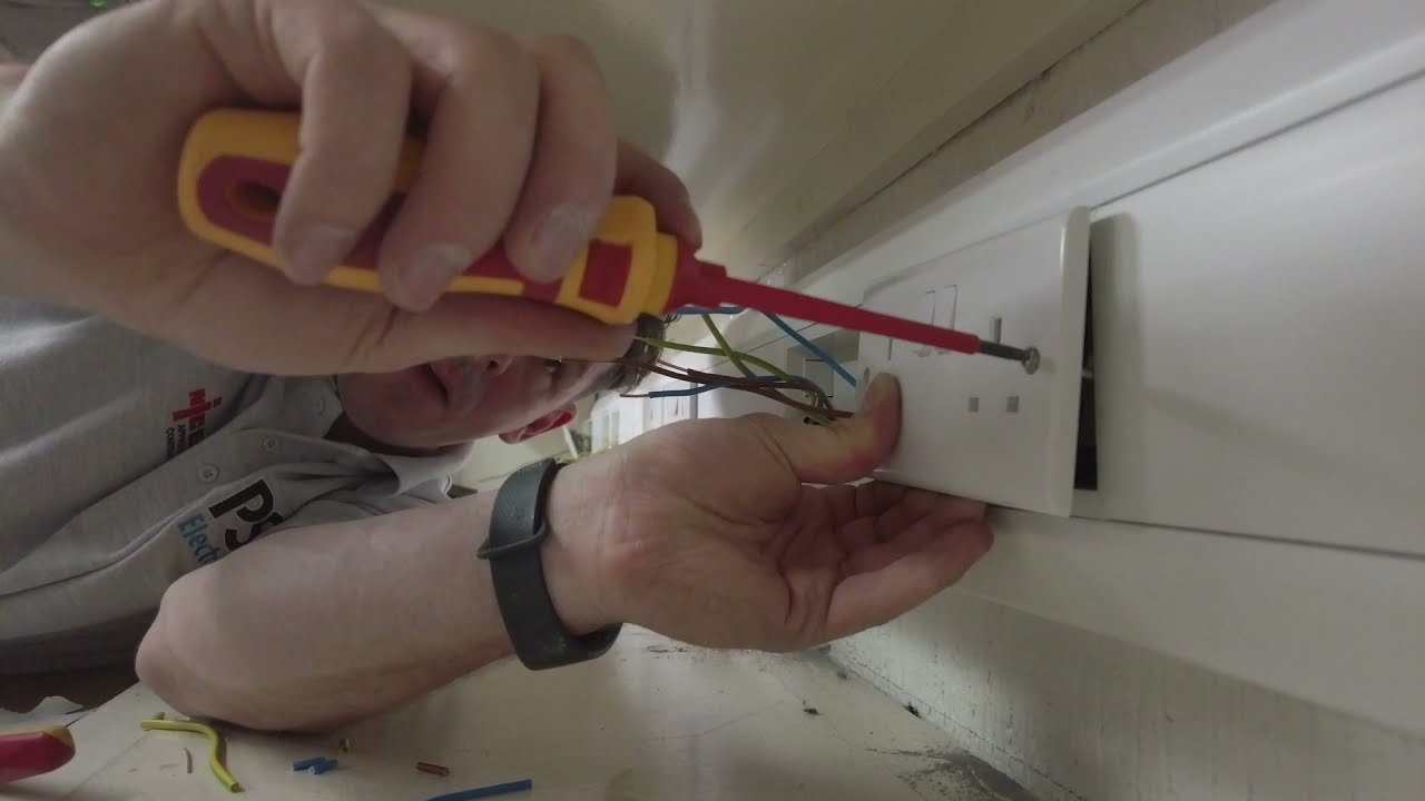 Day in the life of commercial electrician (Electrics)