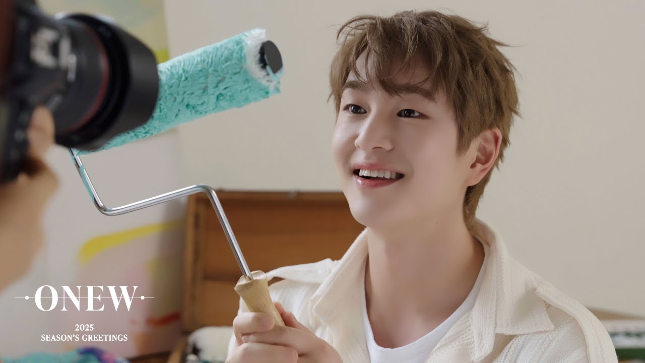 2025 ONEW SEASON'S GREETINGS Behind