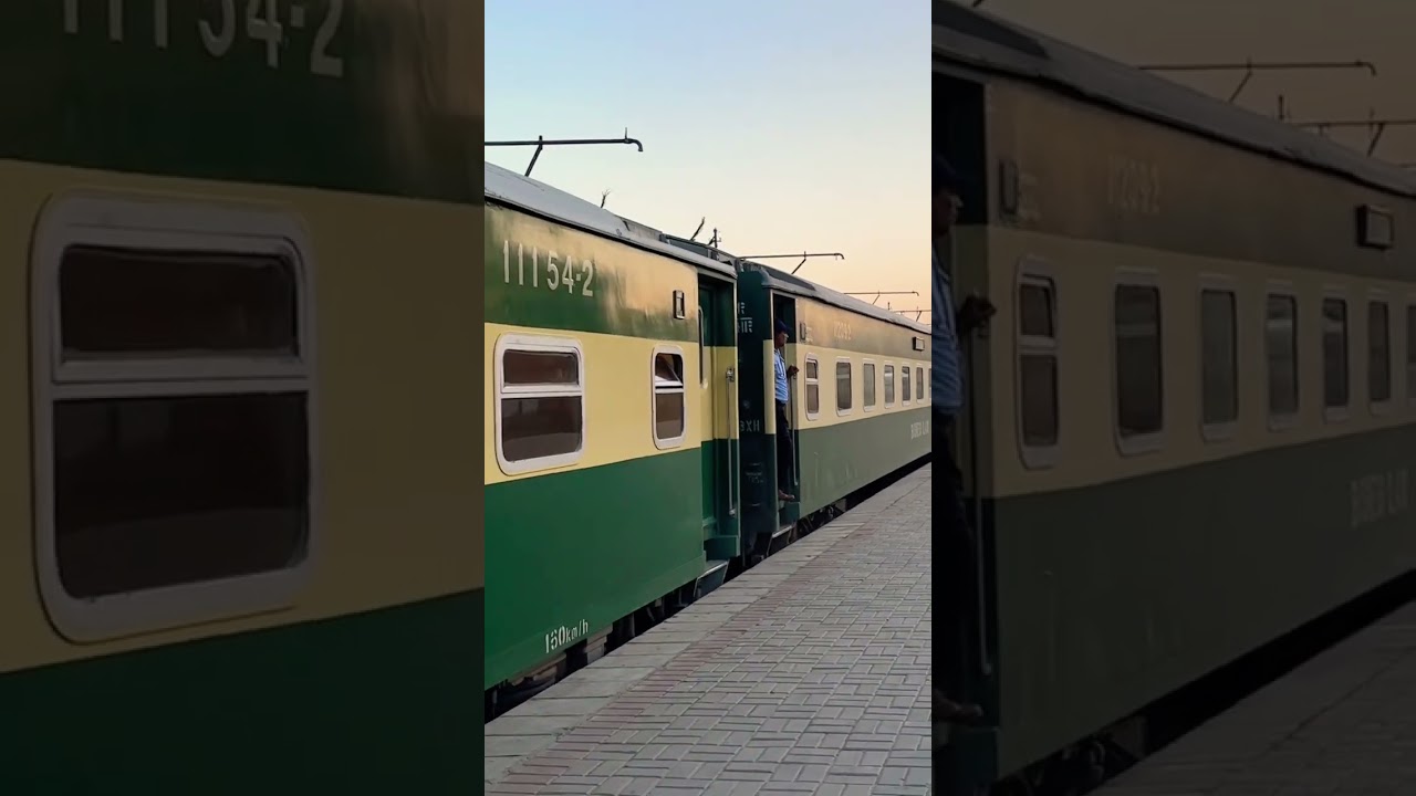 Tezgam Express | Funny Premium Lounge | Itni Gandi Coaches or karaya mu Phaar ke