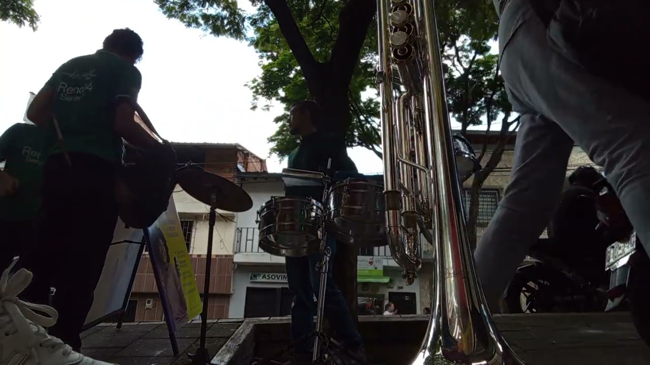 Trompeta Clarinete Y Timbal 