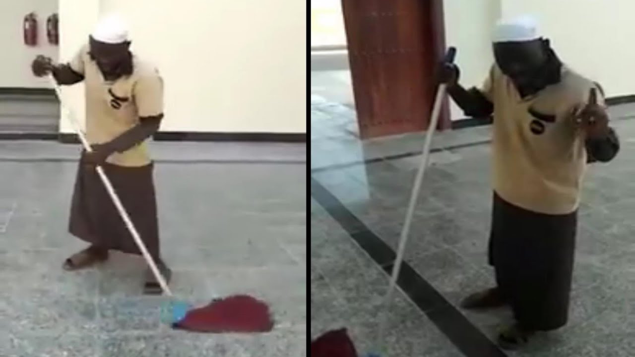Mosque Cleaner Beautifully Recites Quran | Beautiful voice | AWAZ