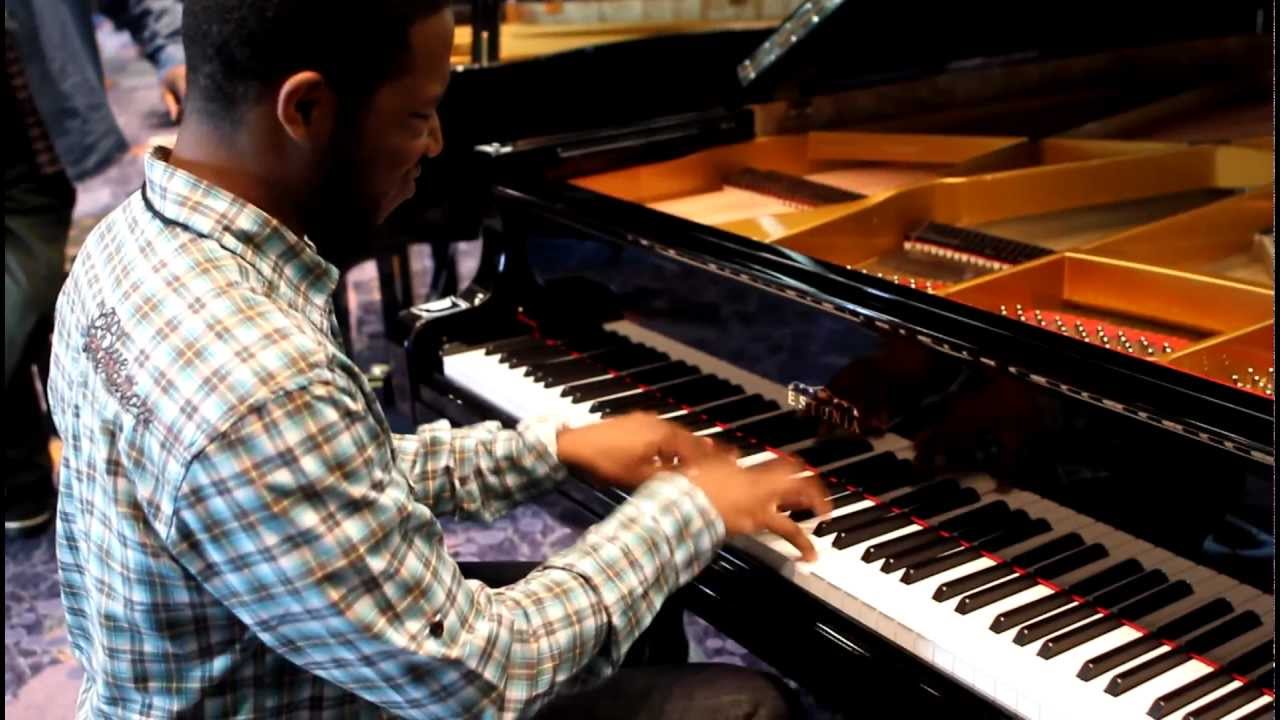 Keyboard Magazine NAMM 2013: Corey Henry @ Estonia Pianos