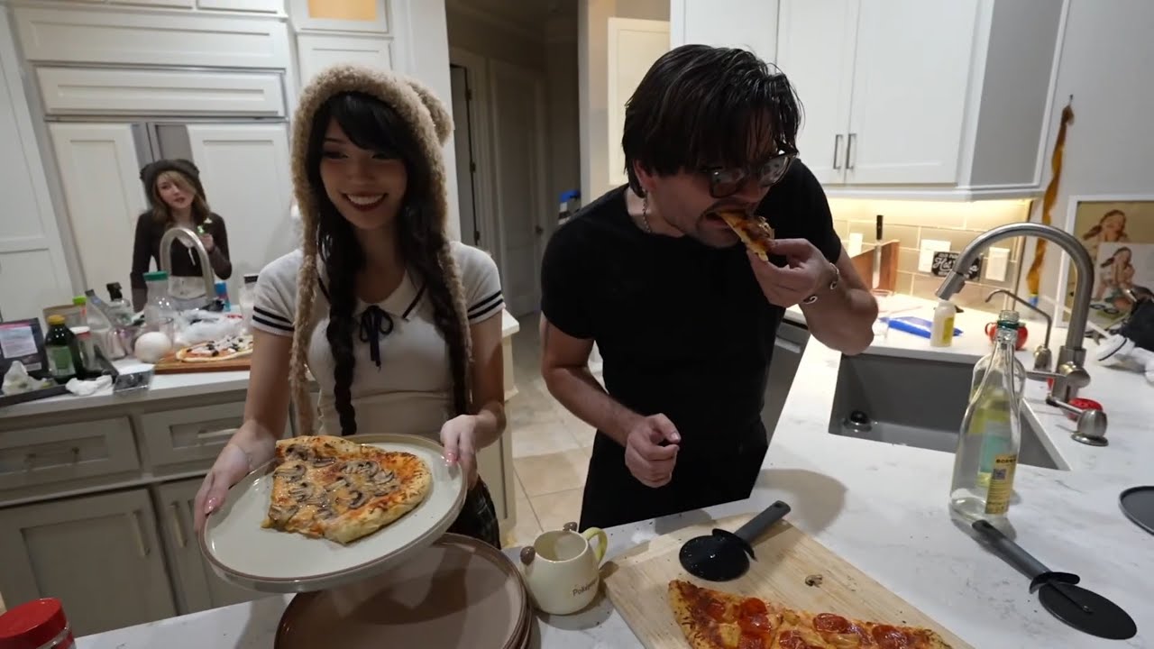 Emiru - [Dec 12th 2025] PIZZA FRIDAY AND GAME NIGHT