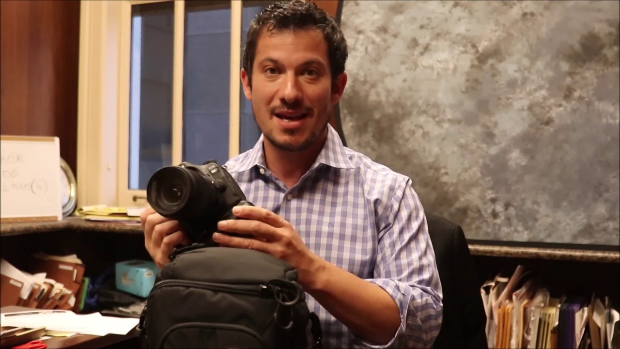 The Perfect DSLR Bag For Your DSLR With Grip Attached