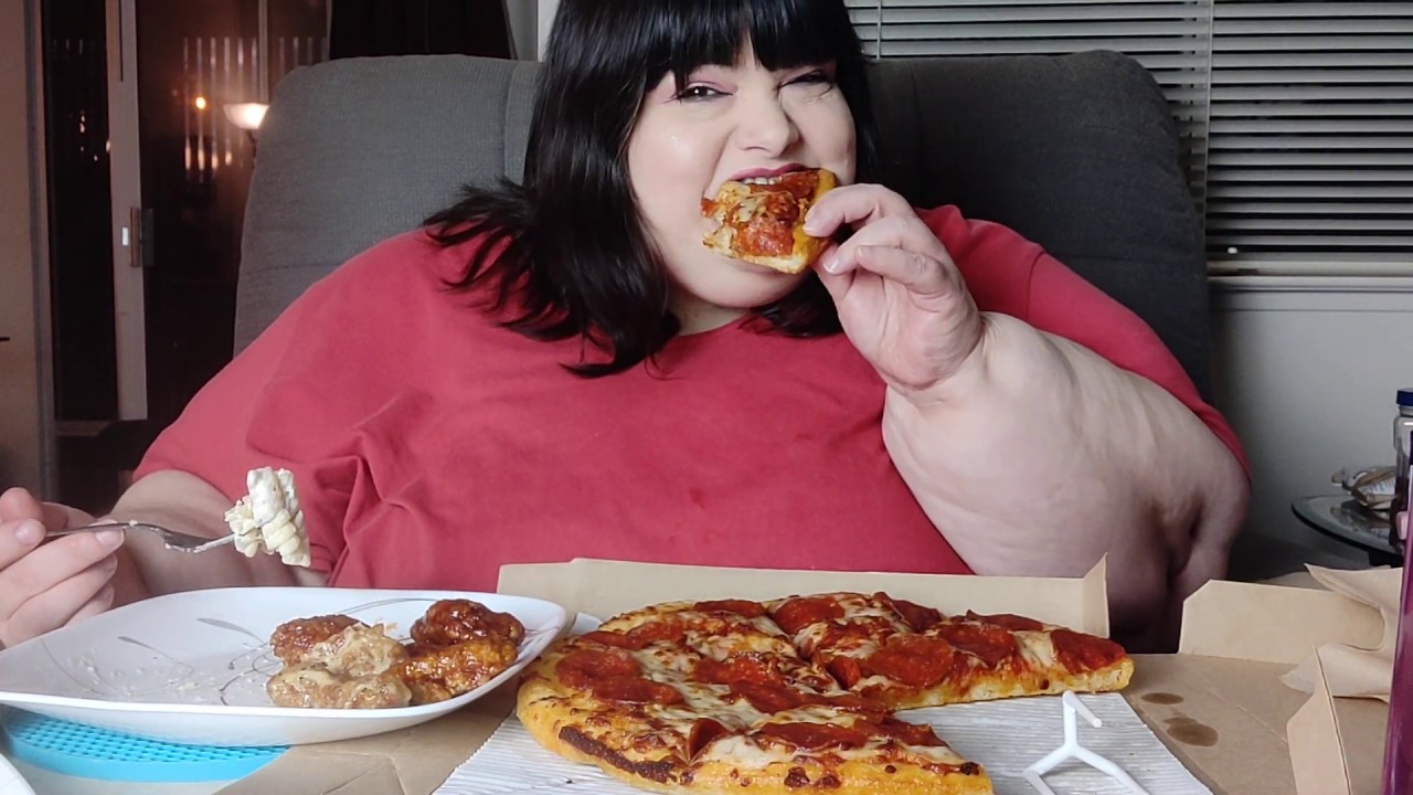 Pizza Hut Pepperoni Pizza and Boneless Wings Mukbang Eating Show