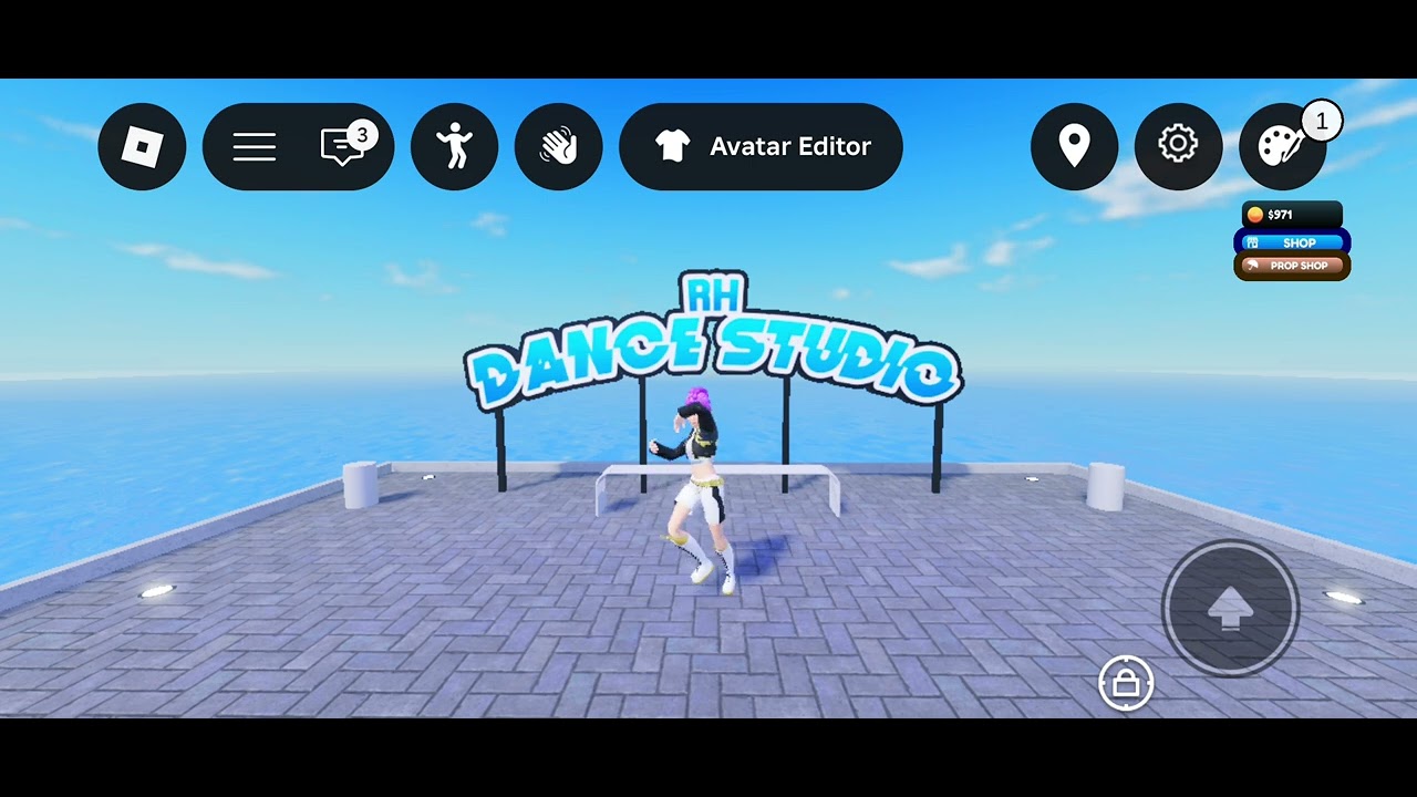 Dancing to golden dance remix on Roblox in RH dance studio dressed as Rumi 