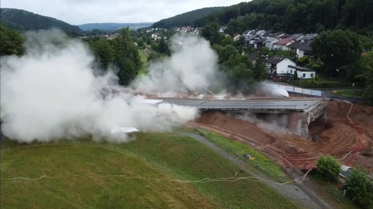 SPEKTAKULÄRE Brückensprengung | Live aus der Luft dabei 
