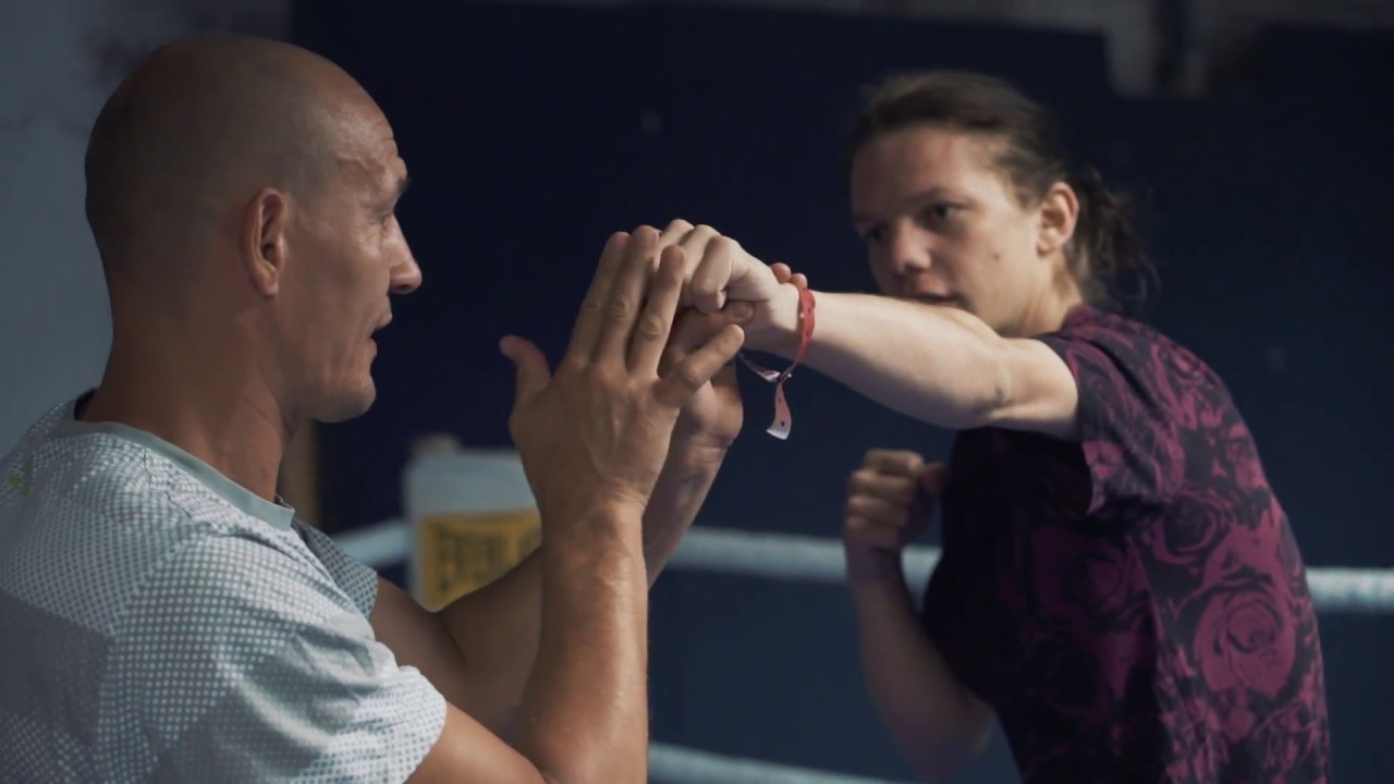 Shiraz Lane - The Crown making of -video