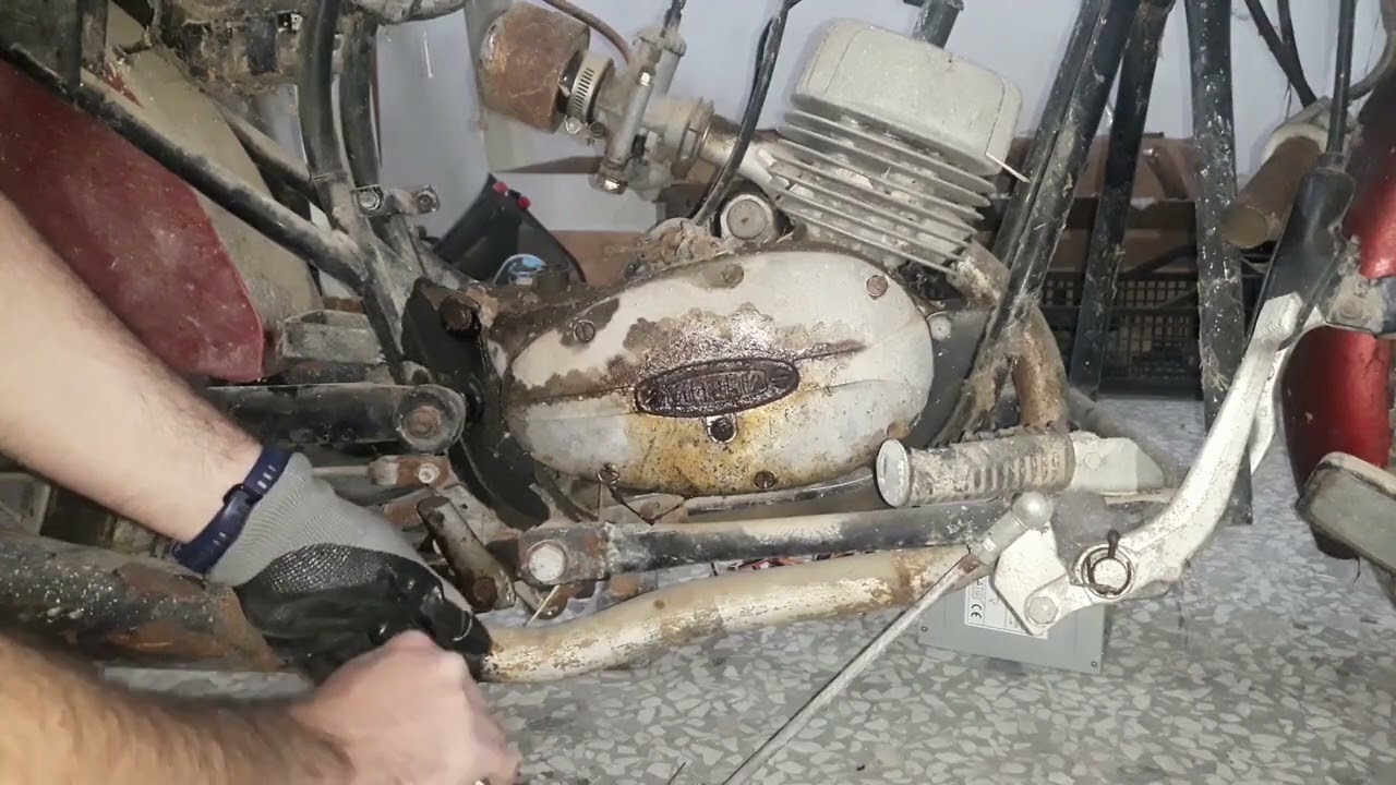 Rebuild Victoria motorcycle from 1982 - Part 3