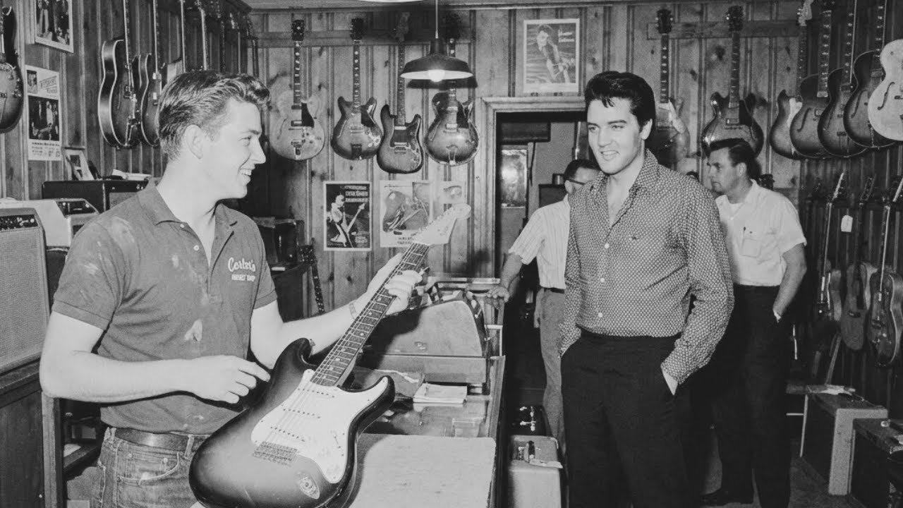 Elvis Walked Into Guitar Shop — Employee Had No Idea He Just Gave Elvis a Lesson