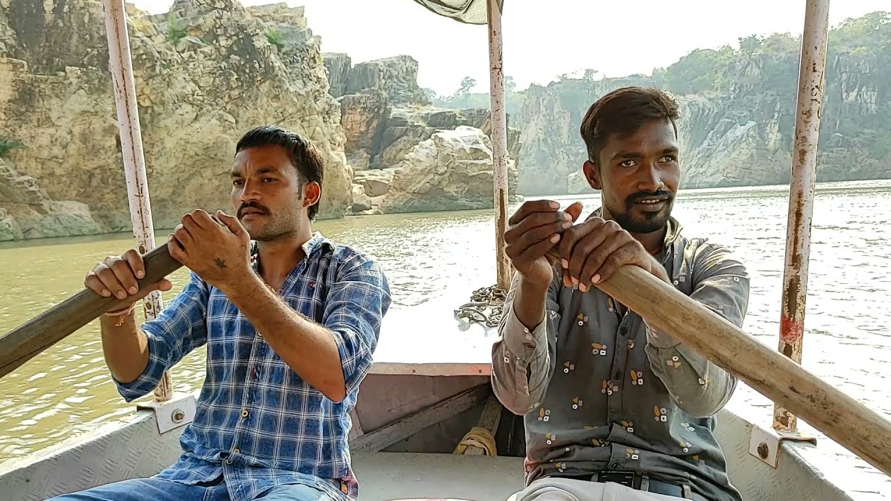 Boating at Bhedaghat With Best Commentary Ever - by Dinesh