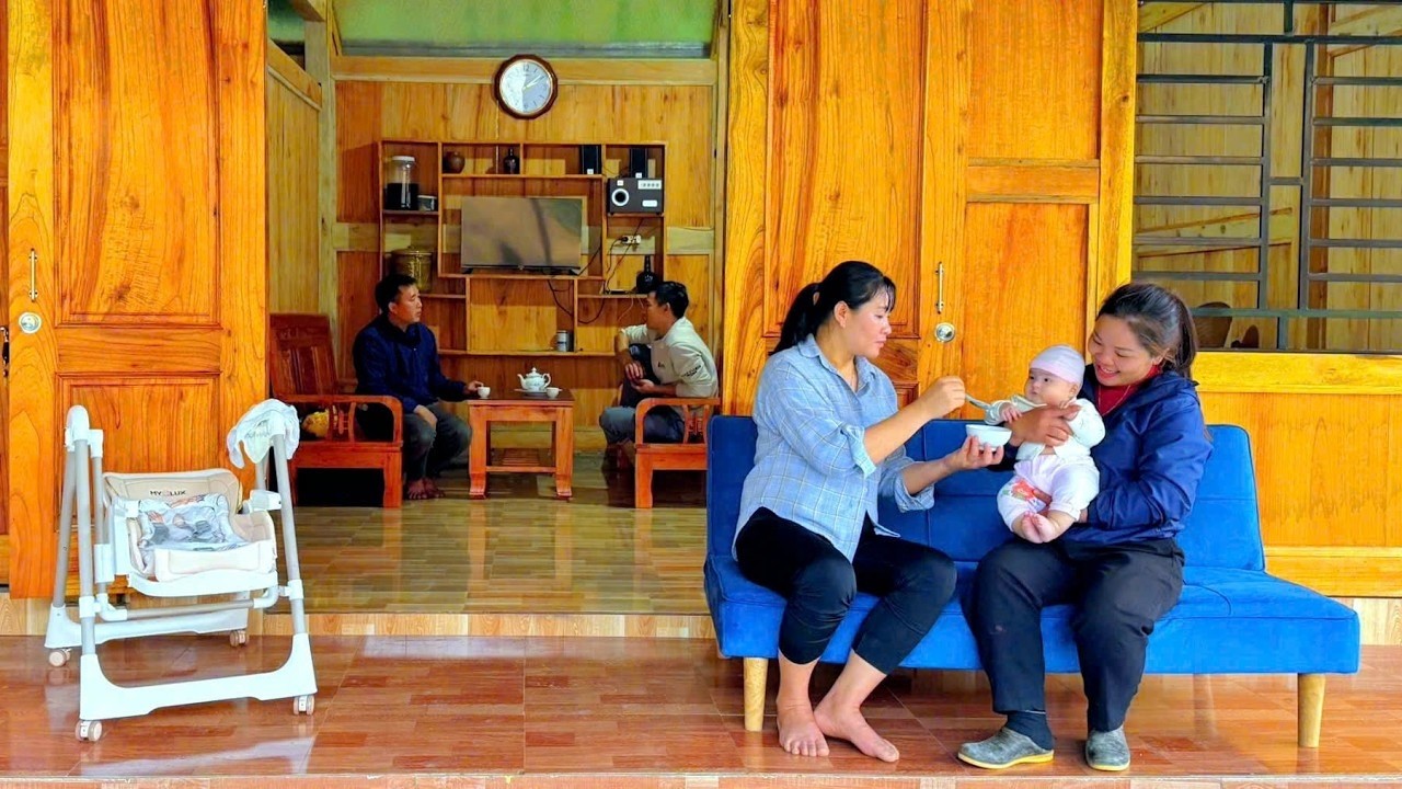 Ngoc Mai visited DT, KONG and gave them homemade sticky rice as a gift