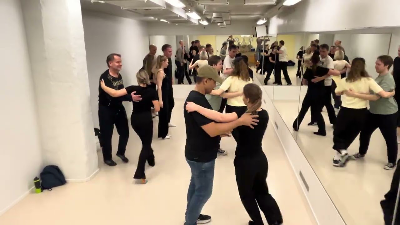 Welcome to beginners couple salsa! 😍