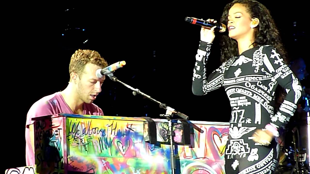 Rihanna ft Coldplay Live acoustic Umbrella @ Paris Stade de France