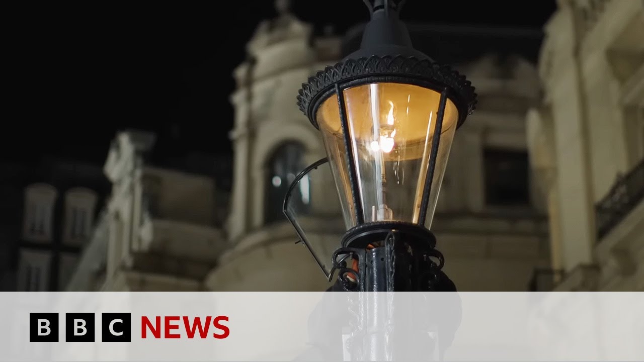 King's Coronation: The last lamplighters of London - BBC News