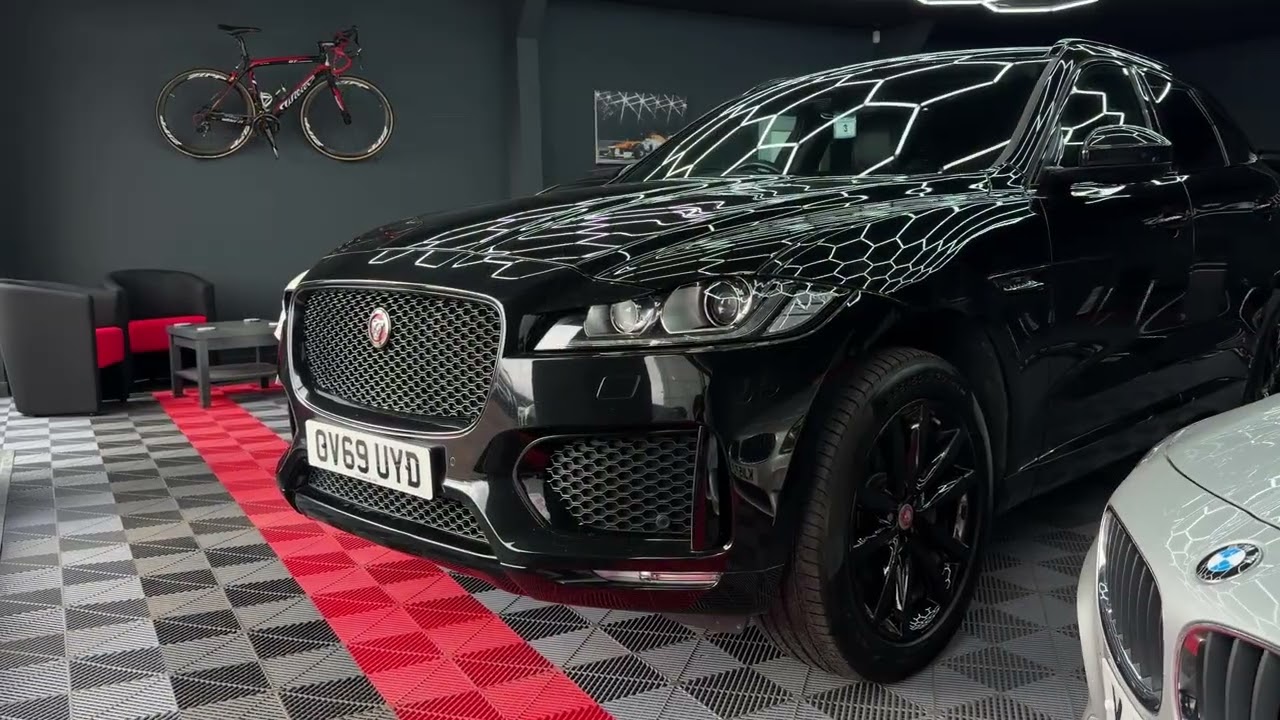 Jaguar F-PACE 2.0 D240 Chequered Flag Auto AWD Euro 6 (s/s) 5dr