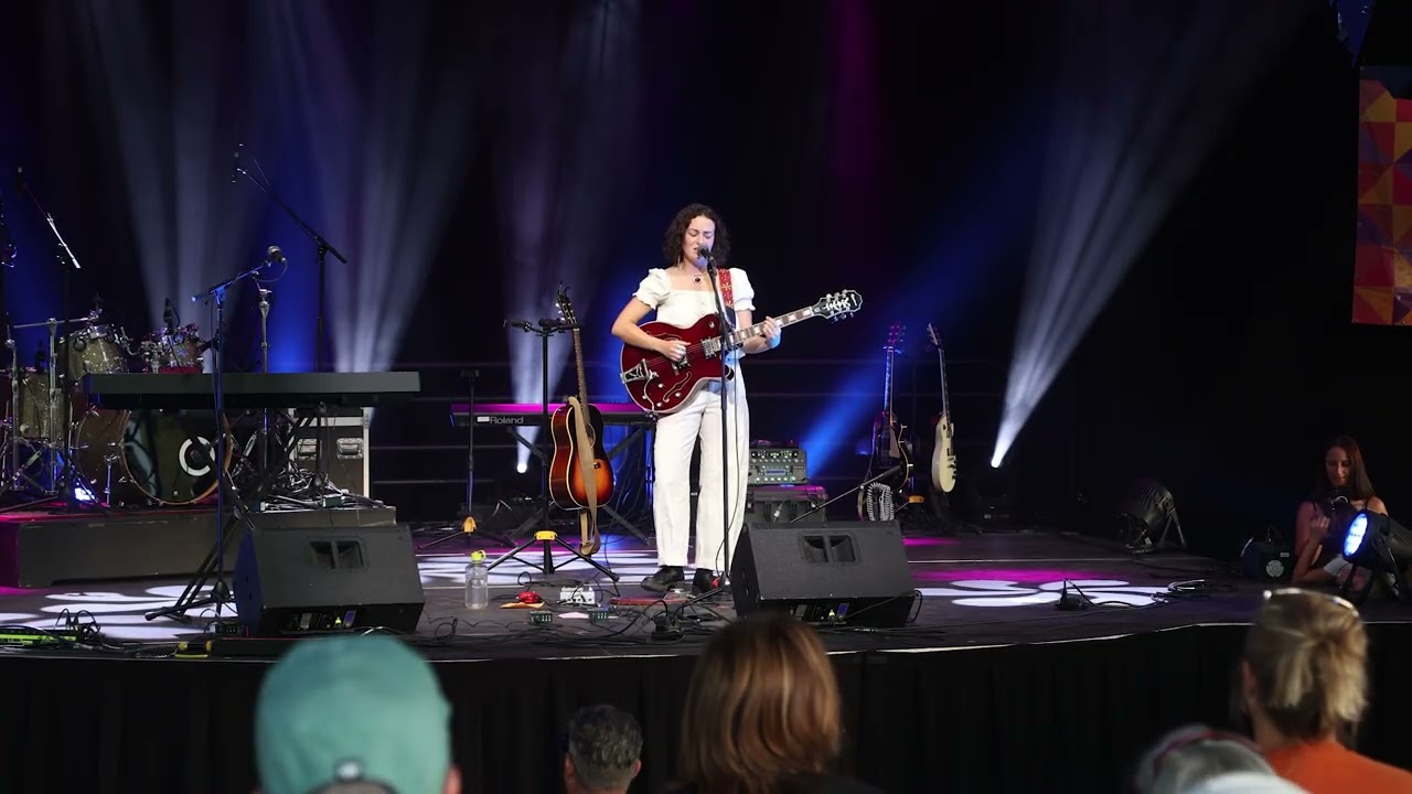 Mia  Kelly - Garden Through the War - LIVE