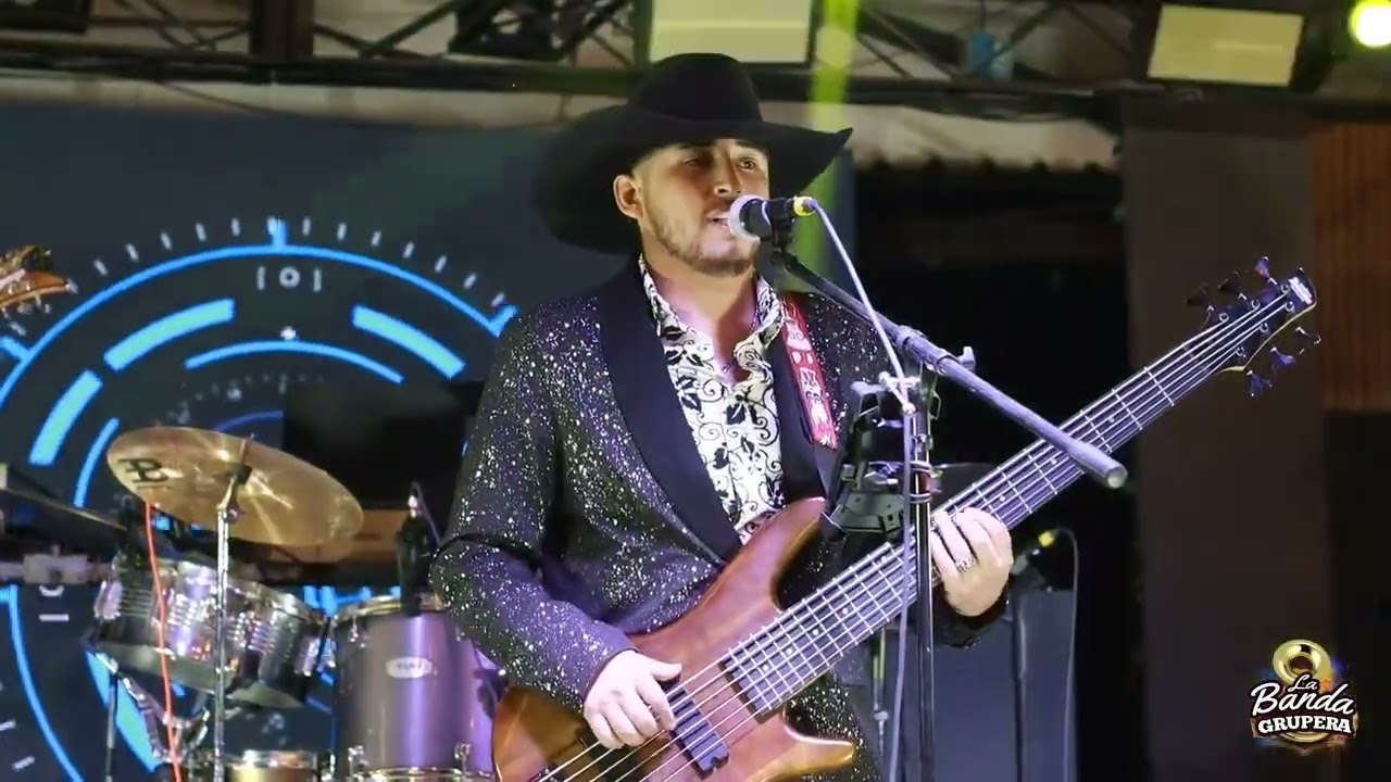 La Muchacha De Los Ojos Tristes (En Vivo en La Banda Grupera)