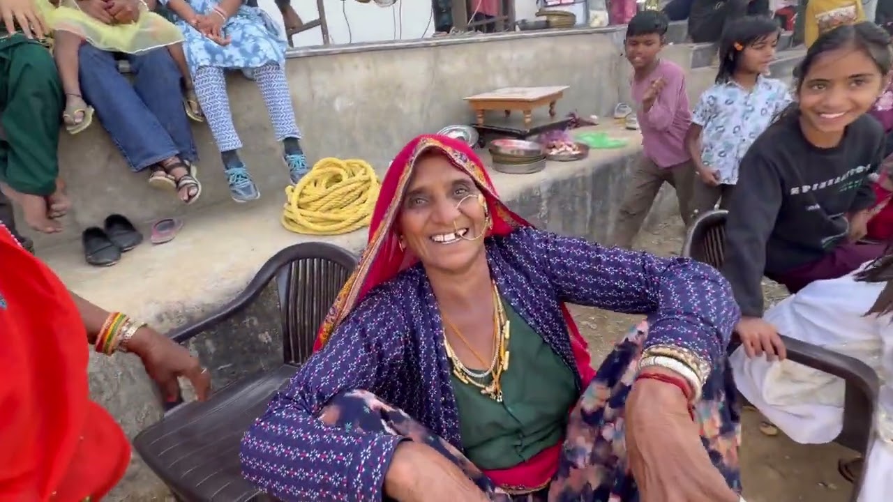 आँखों पर पट्टी बाँधकर भोपा जी ने मटकी फोड़ दी 😱🔥 गाँव का जबरदस्त खेल 