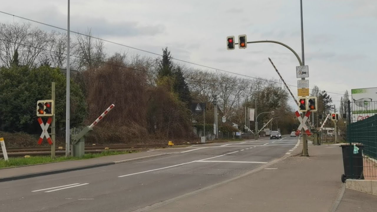 Bahn&uuml;bergang Bonn Stra&szlig;e | Seltene F&uuml;&szlig;ganger schaltung | Doppellichtzeichen