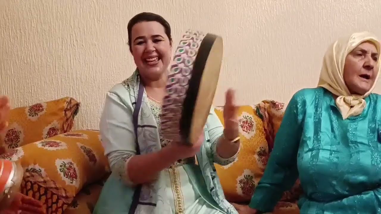 amina el hyaniya عشية نايضة 😍مع أمينة الحيانية في حفل شعبي🧑‍🎤  (مولات البندير)