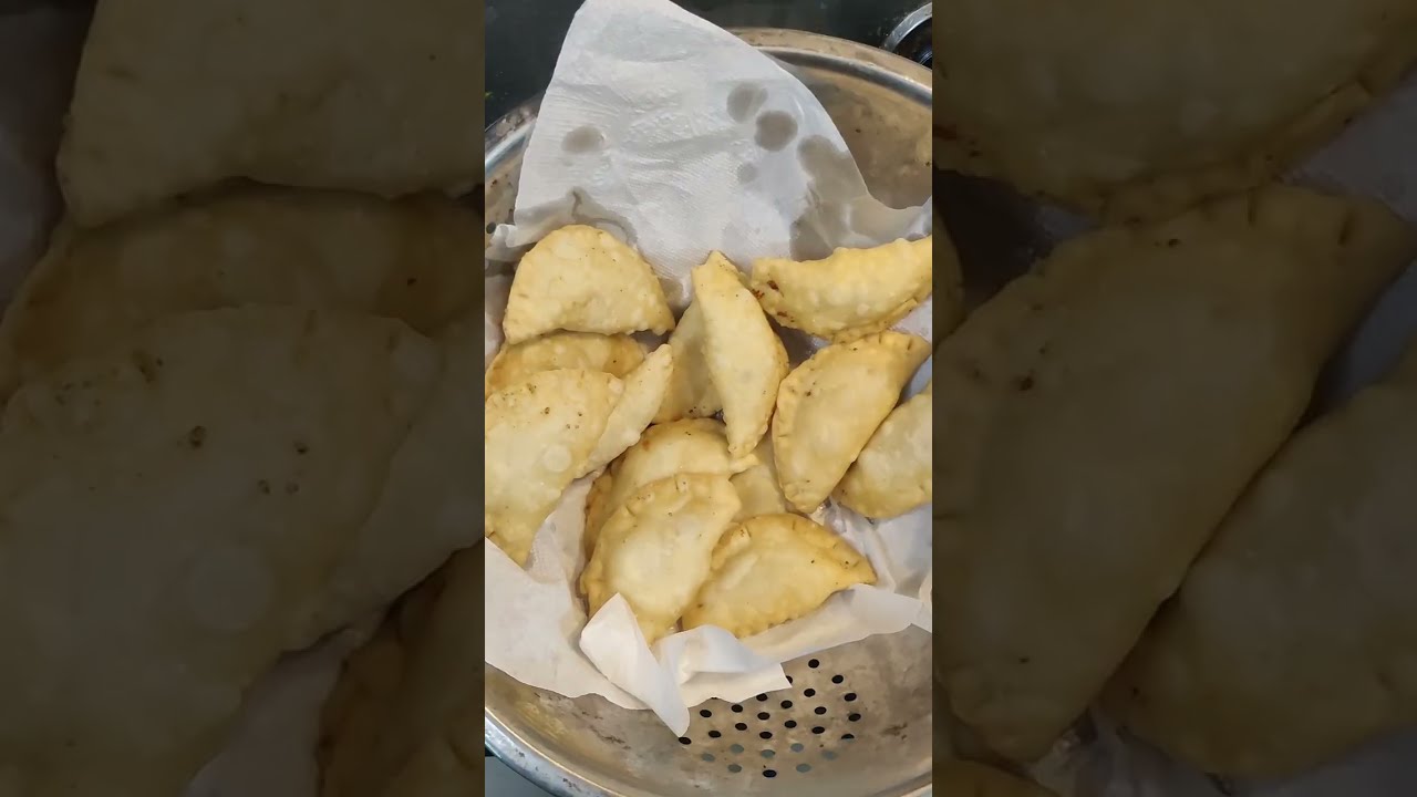 जबलपुर की मिठाई गुजिया और पापड़िया 