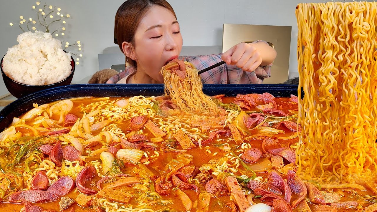 ASMR 햄 가득 넣은 부대찌개에 라면 넣어서 밥 말아서 리얼먹방 :) Spicy Sausage Stew, Ramen MUKBANG