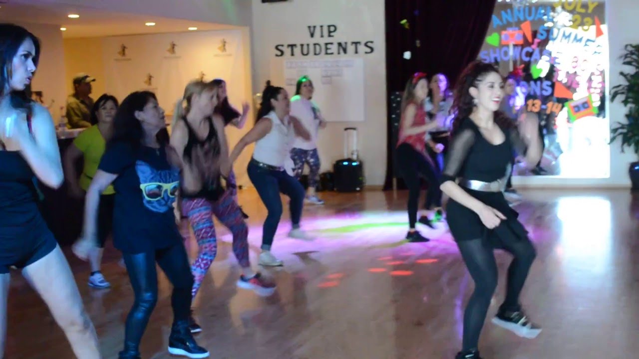 Selena DISCO MEDLEY- ZUMBA WARM-UP ROUTINE