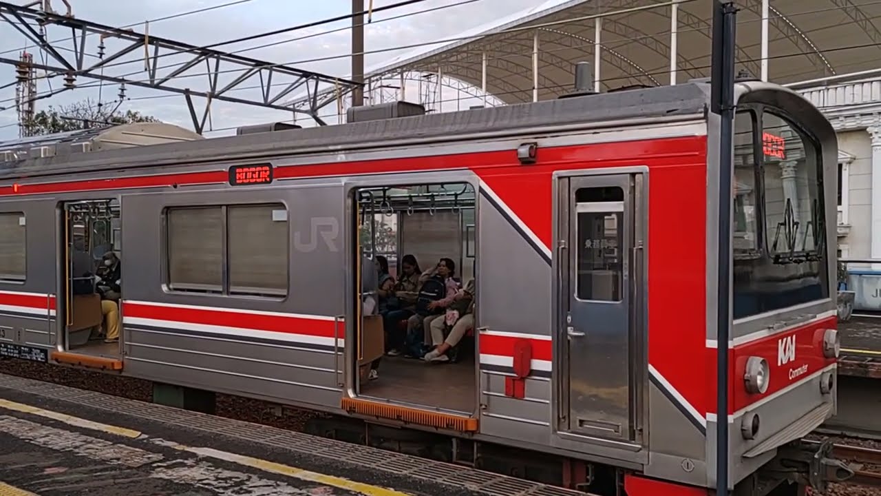 KRLコミューターラインJR205系 ジュアンダ駅発車 KRL Commuterline 205 series EMU