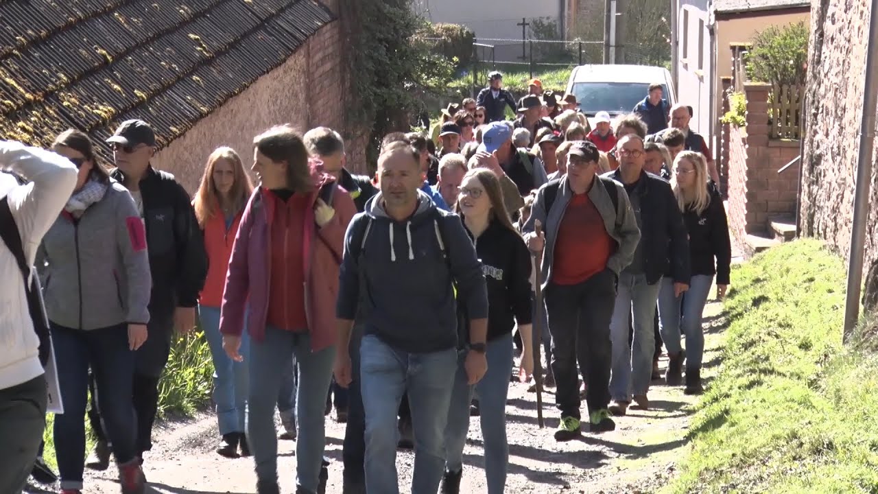 PUNKTum Sternwanderung gegen Windkraft im Wald