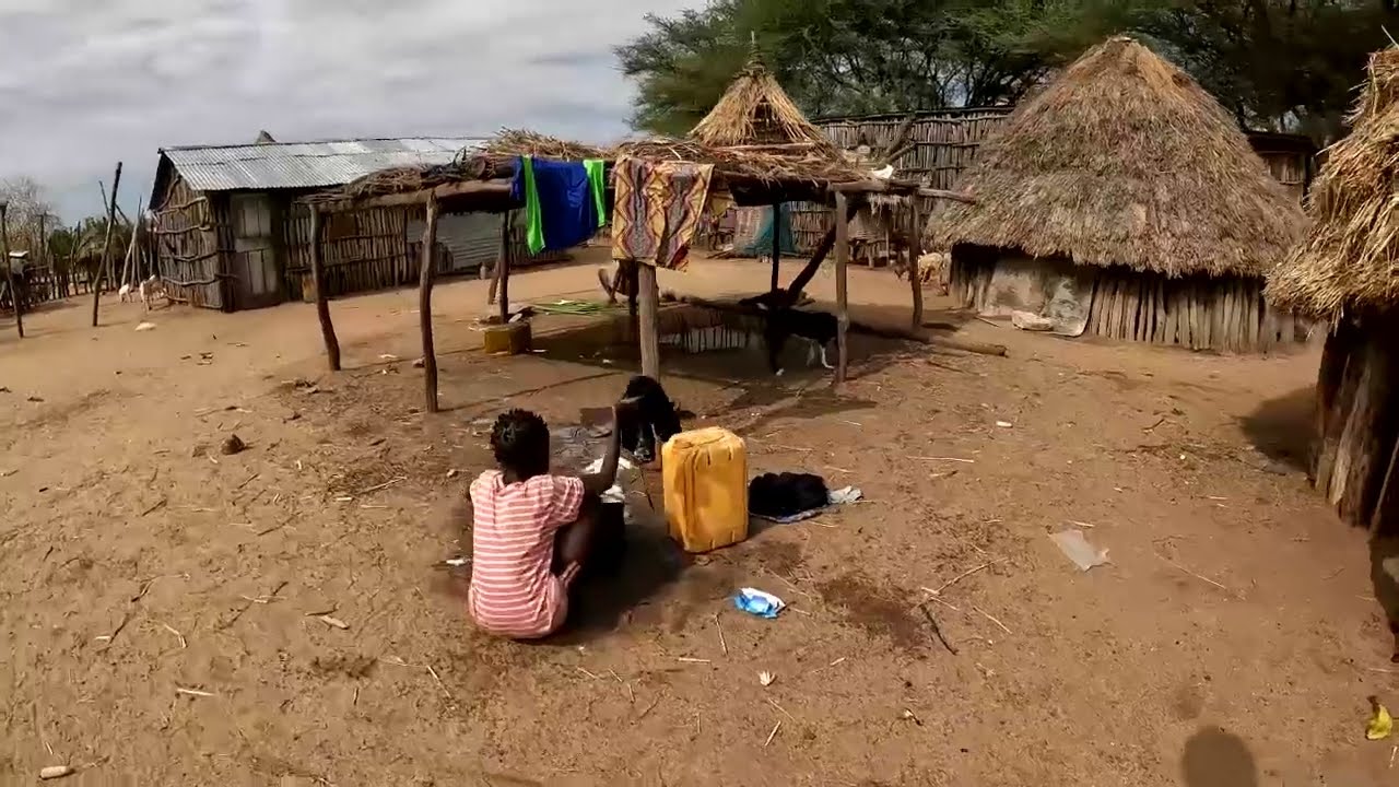 Деревня племени Каро. Долина реки Омо #omovalley #travel #ethiopiantour 