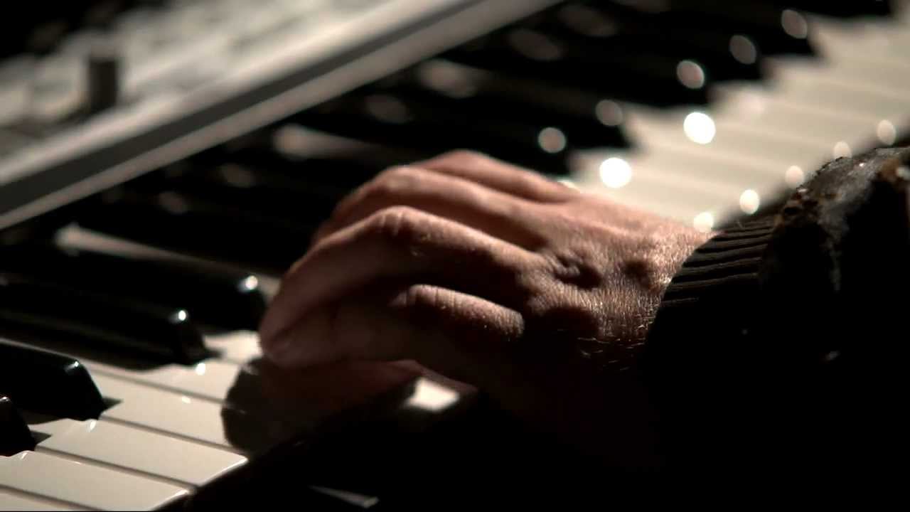 On Track... with SEAT Kaiser Chiefs - I Gotta Feeling (cover)