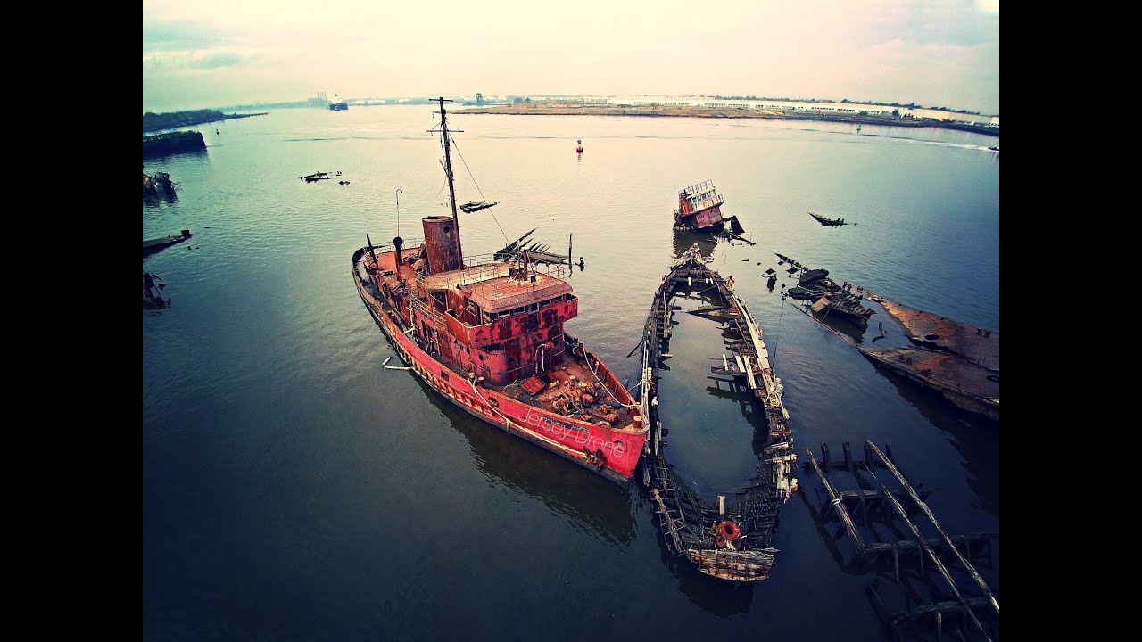 Arthur Kill Ship Graveyard - abandoned - Drone View - Staten Island, NY - Blade Chroma 1080p