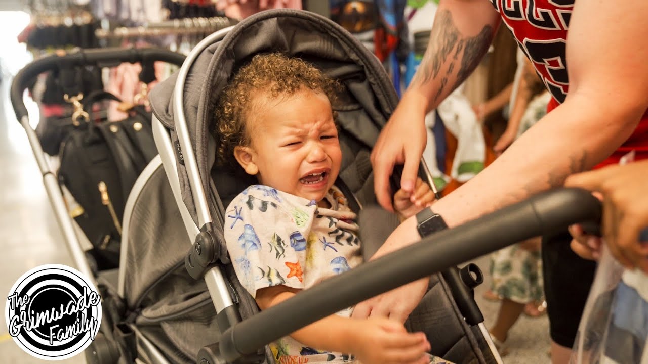 2 YEAR OLD HAS A MELTDOWN IN PUBLIC *EPIC FAIL!?* 😰😩