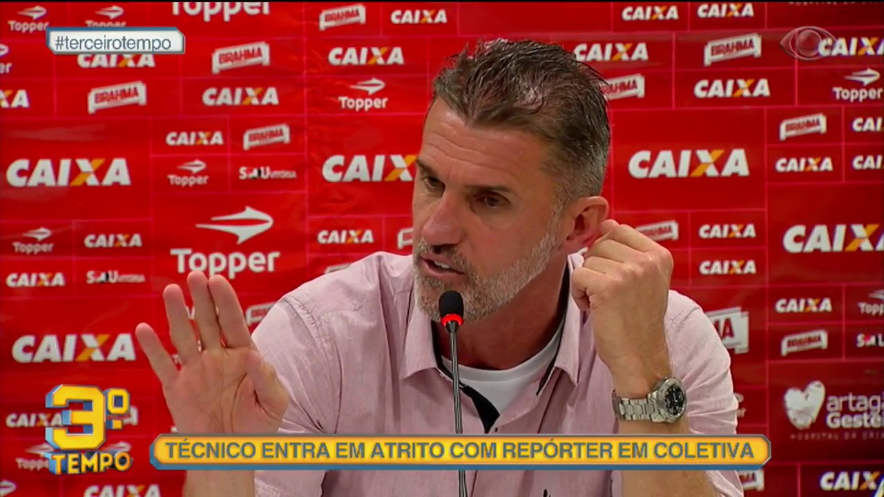 Mancini se revolta com repórter em coletiva