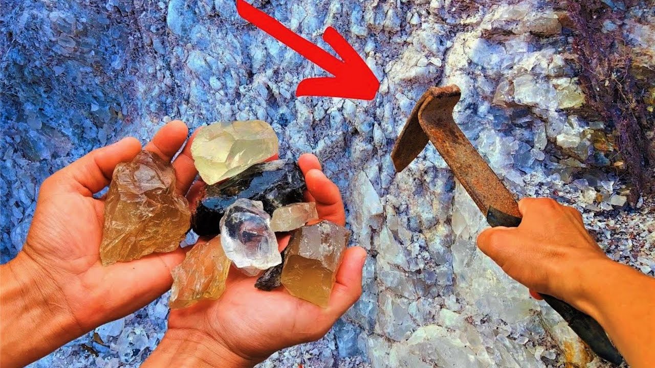 Мужчина нашел месторождение драгоценных камней в горах