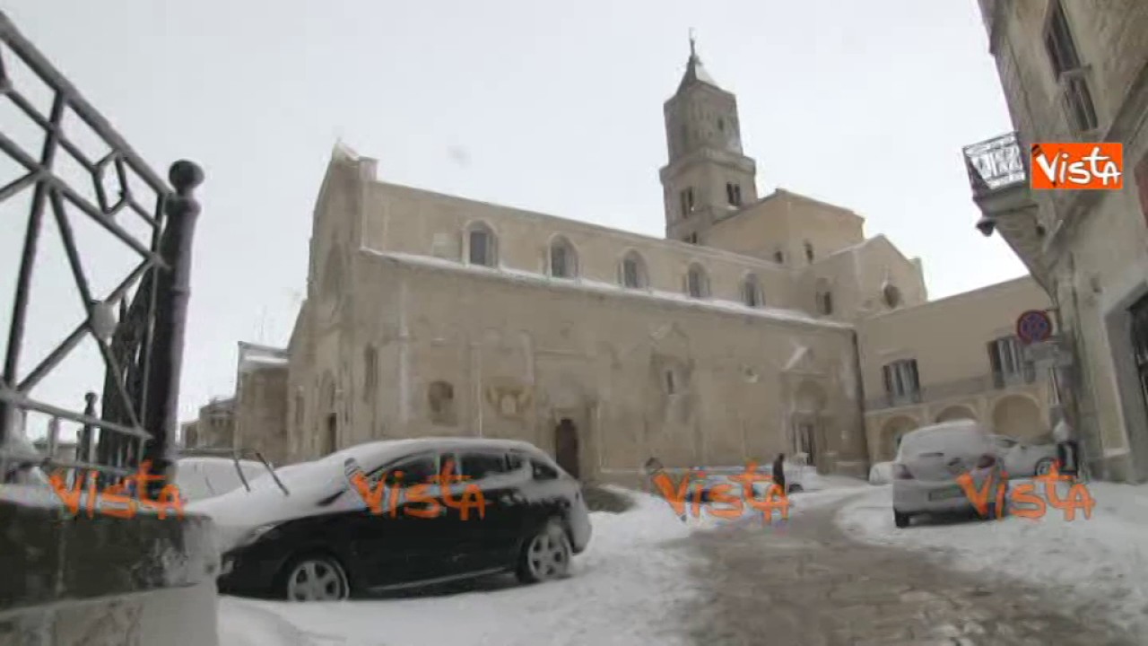La magia della neve nel centro storico di Matera