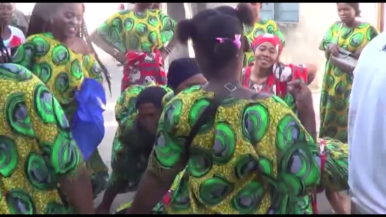 Ona wadada waliochetuka Wakivua nguo..#news #dance #africa #duet #comedy #beautiful #funny #bongo 