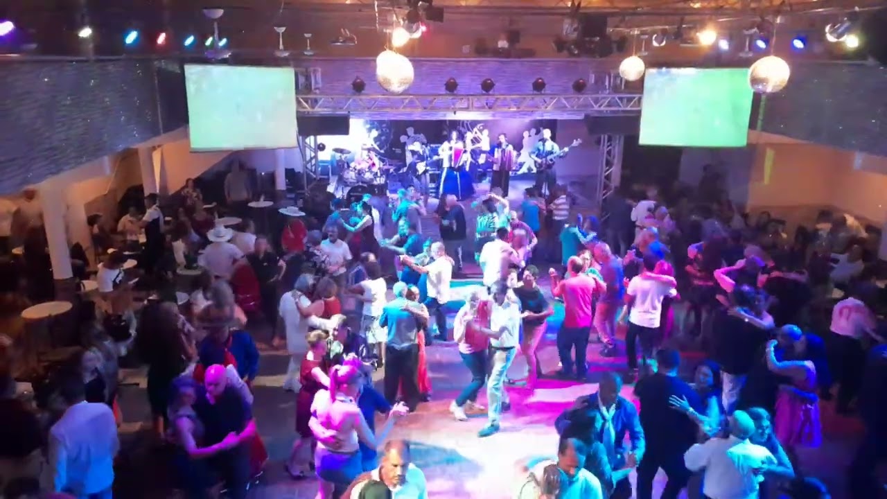 Baile em Sociedade Recreativa Àgua Verde em Curitiba!