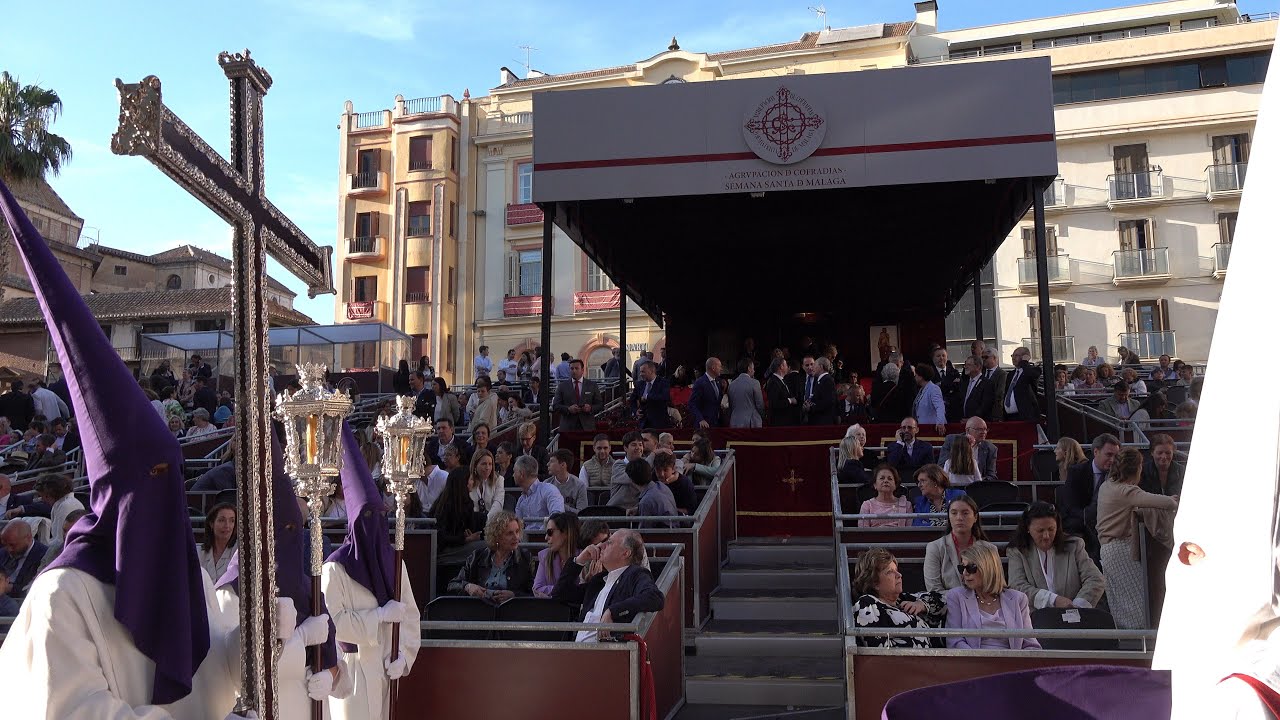 Hermandad de la Salud: En la Tribuna Oficial. Semana Santa Málaga 2023.