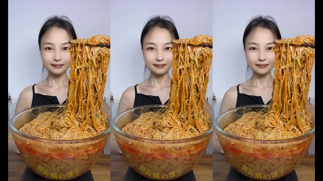 CHINESE MUKBANG SWEETFOOD,CAKE EATING SHOW EATING SPICY NOODLES YummyMukbang