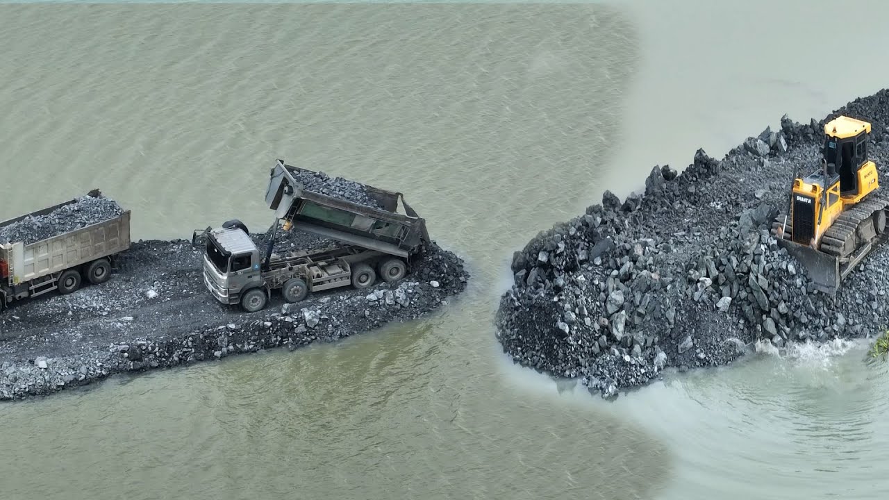 Update Nice Work dozer SHANTUI Push Stone Into Water & Across Lake With 25.5t Trucks