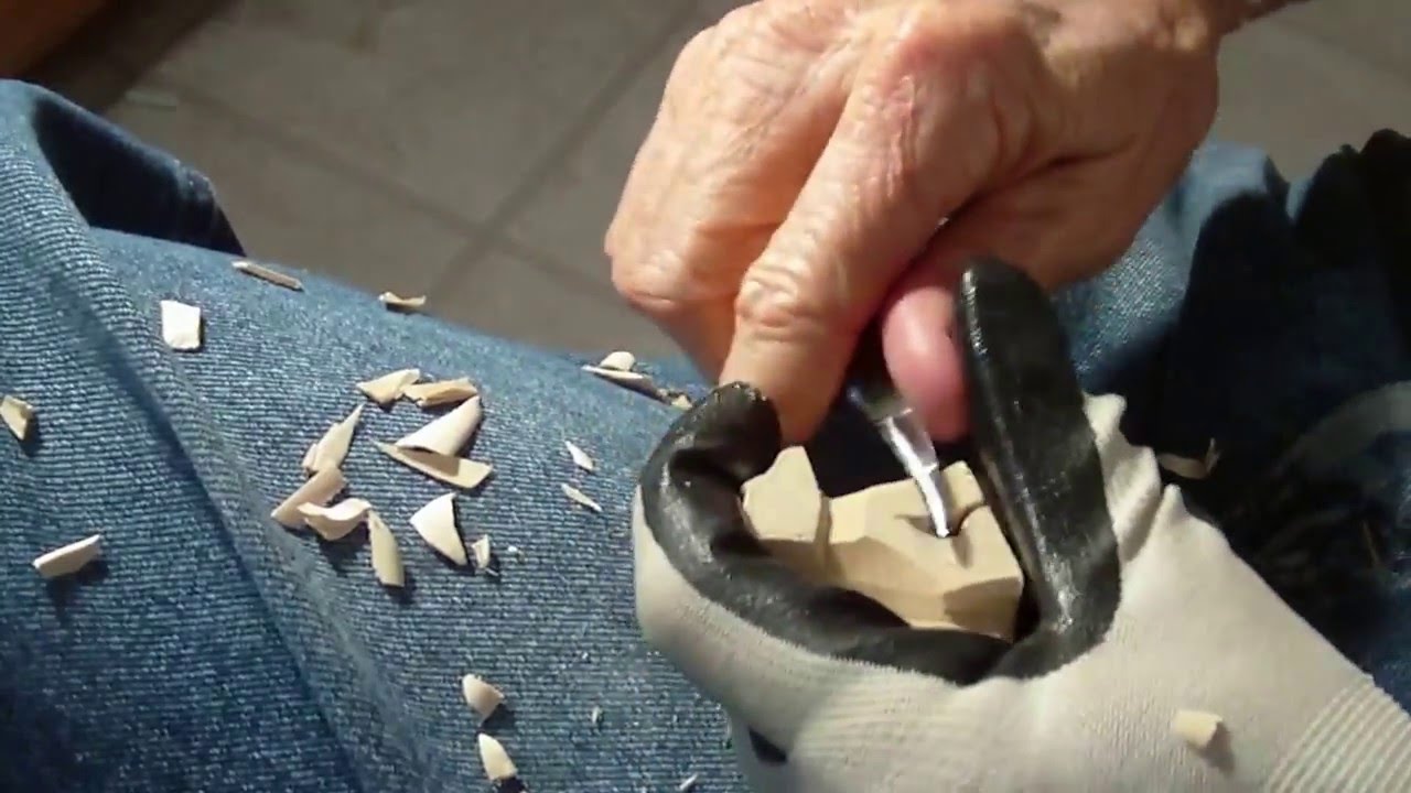 Whittling The Tom Hindes Minature Fox Part 1