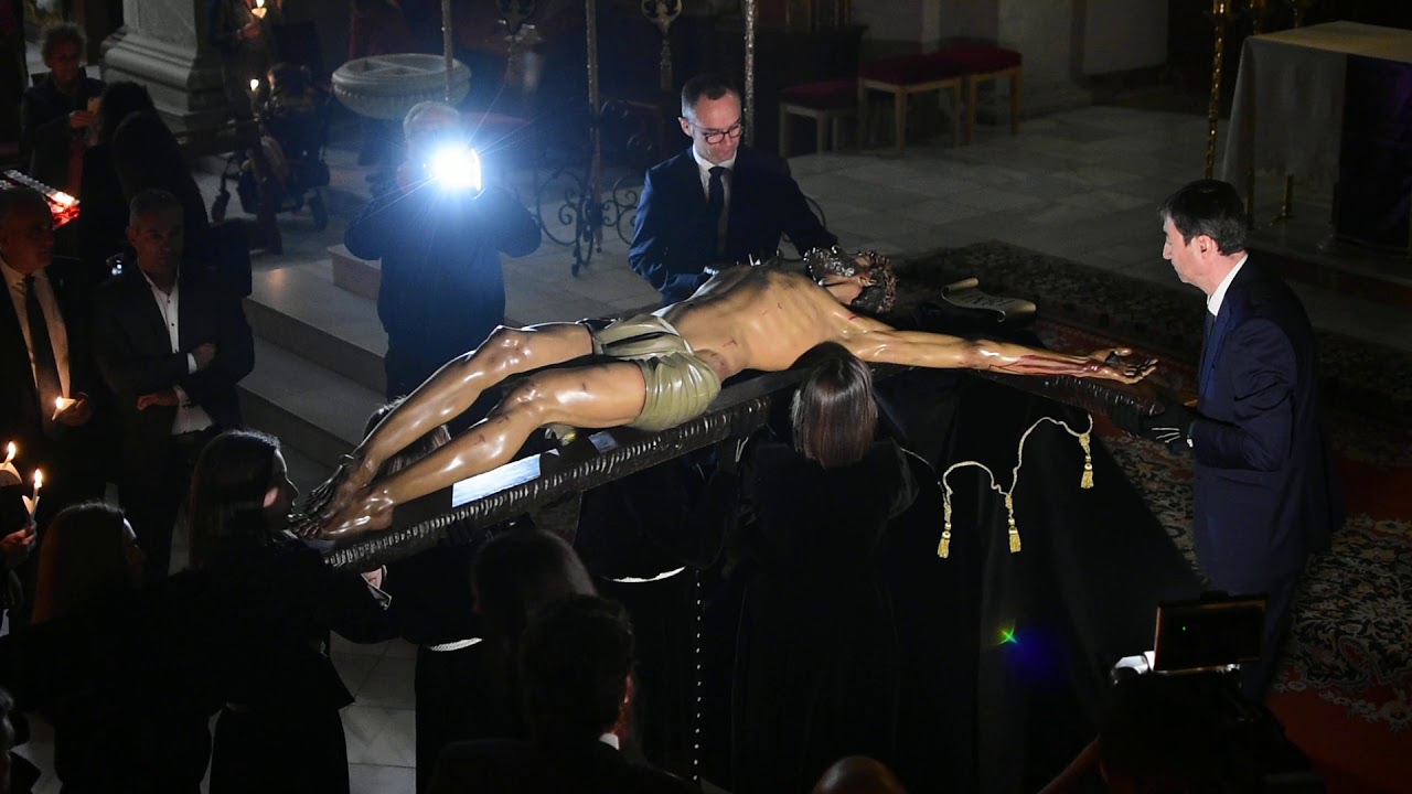 Entronización del Santísimo Cristo de la Agonía.