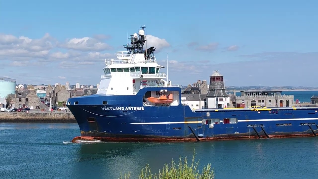 A supply ship comes in #VestlandArtemis #Aberdeen #Scotland 24/8/25