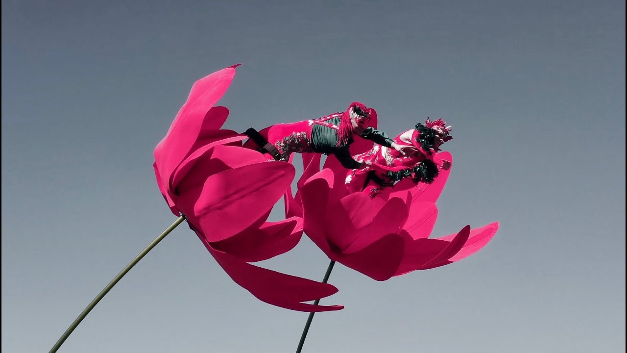 Sway Pole - Red Flowers