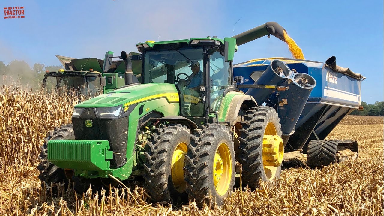JOHN DEERE 8R 370 Tractor Moving The Corn Harvest