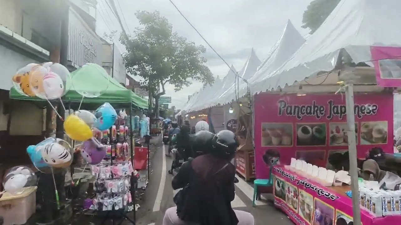 Lewat Dandangan Kudus 2026 siang hari