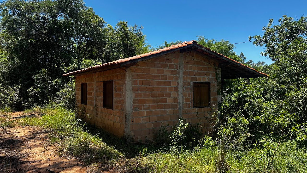 A venda sítio de um alqueire filmei a casa por dentro valor 140 mil.